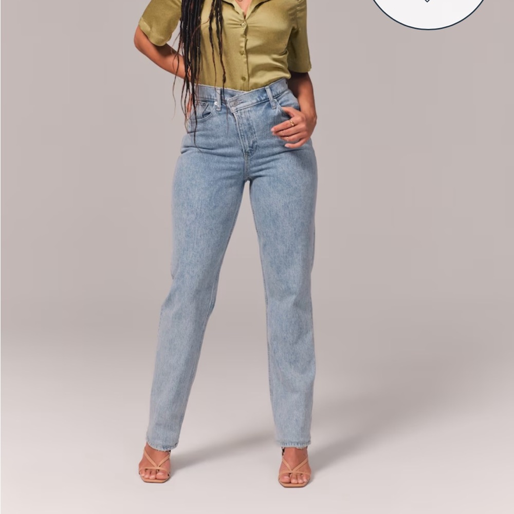 Abercrombie Ultra High Rise 90s Straight Curve Love Jeans
